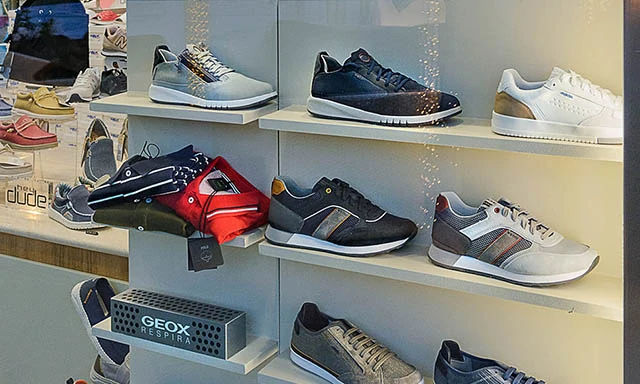 Vetrina Geox